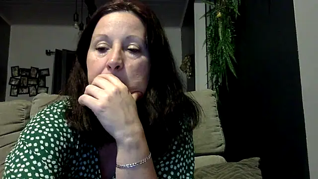 Snapshot of feline27 chatting on 04-14-26, 09:21 feline27 online show from 04-14-26, 09:21