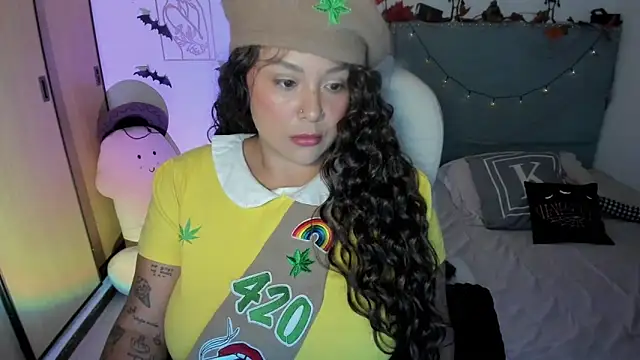 Snapshot of bigbooty-30 chatting on 10-28-25, 11:29 bigbooty-30 online show from 10-28-25, 11:29