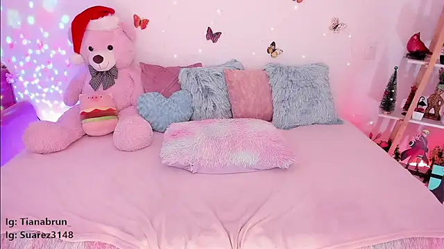 Snapshot of Zara_uwu_ chatting on 12-10-24, 01:11 Zara uwu online show from 12-10-24, 01:11