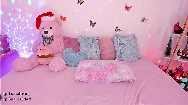 Snapshot of Zara_uwu_ chatting on 12-31-24, 04:46 Zara uwu online show from 12-31-24, 04:46