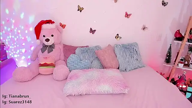 Snapshot of Zara_uwu_ chatting on 01-08-25, 02:35 Zara uwu online show from 01-08-25, 02:35