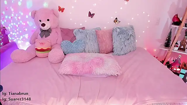 Snapshot of Zara_uwu_ chatting on 01-23-25, 02:07 Zara uwu online show from 01-23-25, 02:07