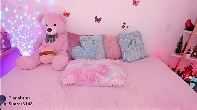 Snapshot of Zara_uwu_ chatting on 02-20-25, 03:08 Zara uwu online show from 02-20-25, 03:08
