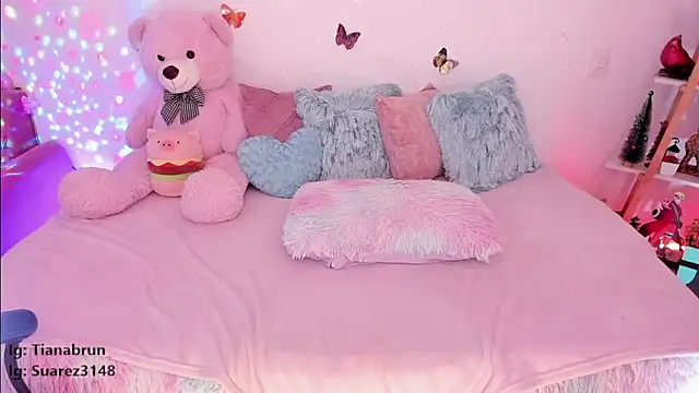 Snapshot of Zara_uwu_ chatting on 03-17-25, 03:07 Zara uwu online show from 03-17-25, 03:07