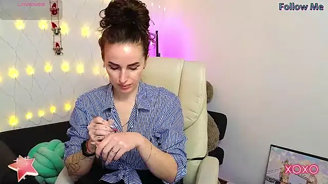 xx adrihanna xx online show from 01-30-25, 04:24