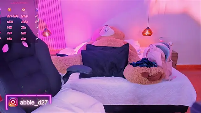 Snapshot of AbbieEdmond chatting on 11-15-25, 04:10 AbbieEdmond online show from 11-15-25, 04:10