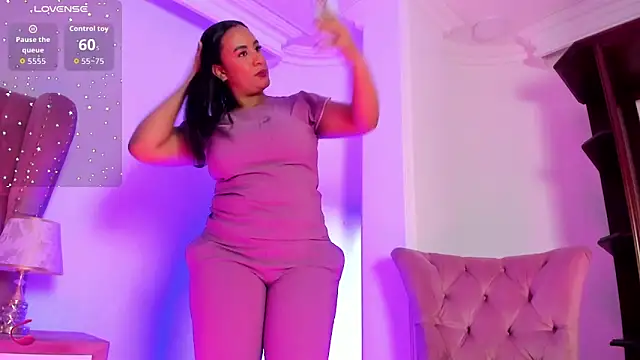 Snapshot of AmyMasson chatting on 02-07-26, 01:53 AmyMasson online show from 02-07-26, 01:53