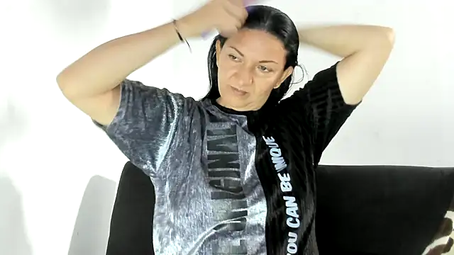 Snapshot of Angelblue_ chatting on 10-08-25, 02:47 Angelblue online show from 10-08-25, 02:47