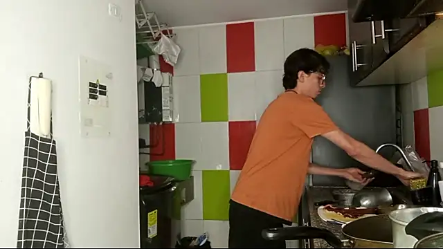 Snapshot of Norehg chatting on 10-09-25, 08:34 Norehg online show from 10-09-25, 08:34