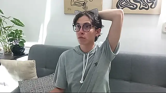 Snapshot of Norehg chatting on 10-14-25, 08:15 Norehg online show from 10-14-25, 08:15