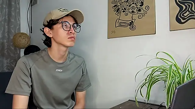 Snapshot of Norehg chatting on 10-22-25, 11:59 Norehg online show from 10-22-25, 11:59