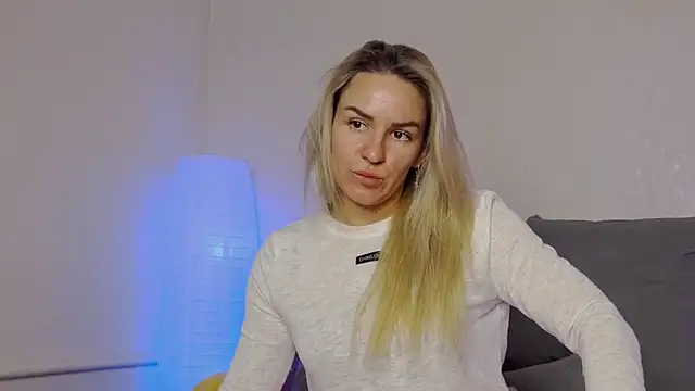 Snapshot of SofiJames chatting on 12-03-24, 06:04 SofiJames online show from 12-03-24, 06:04