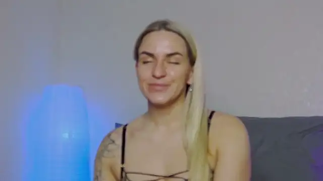 Snapshot of SofiJames chatting on 01-03-25, 06:01 SofiJames online show from 01-03-25, 06:01