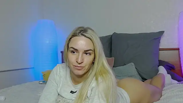 Snapshot of SofiJames chatting on 01-08-25, 05:59 SofiJames online show from 01-08-25, 05:59