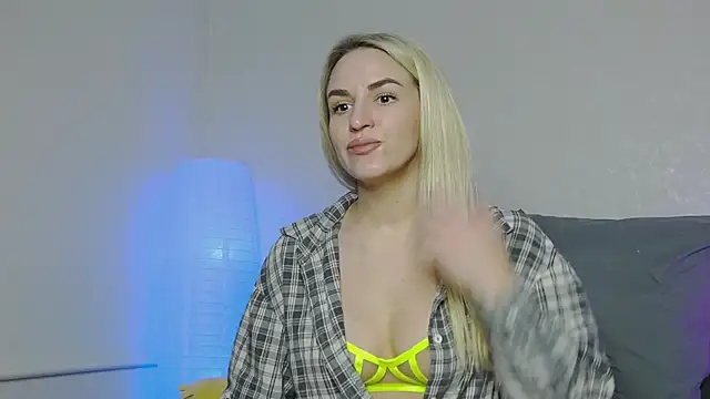 Snapshot of SofiJames chatting on 01-11-25, 06:14 SofiJames online show from 01-11-25, 06:14