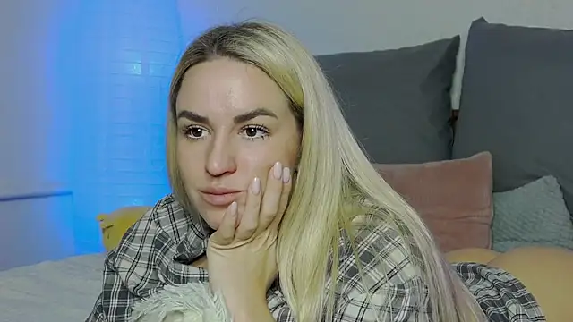 Snapshot of SofiJames chatting on 01-12-25, 06:06 SofiJames online show from 01-12-25, 06:06