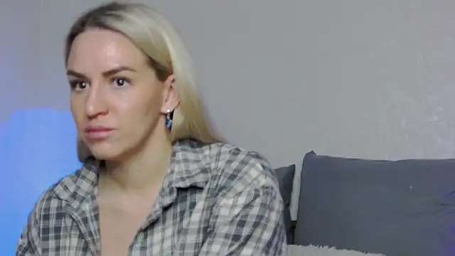 Snapshot of SofiJames chatting on 01-15-25, 06:12 SofiJames online show from 01-15-25, 06:12