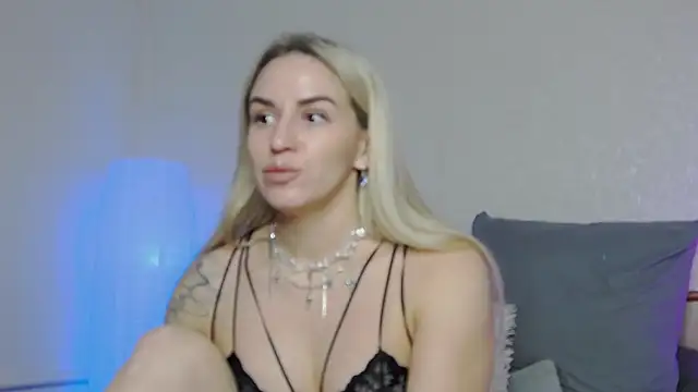 Snapshot of SofiJames chatting on 01-18-25, 05:52 SofiJames online show from 01-18-25, 05:52