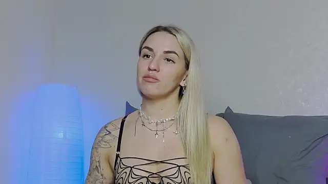 Snapshot of SofiJames chatting on 01-25-25, 06:01 SofiJames online show from 01-25-25, 06:01