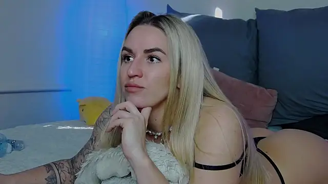 Snapshot of SofiJames chatting on 02-08-25, 06:22 SofiJames online show from 02-08-25, 06:22