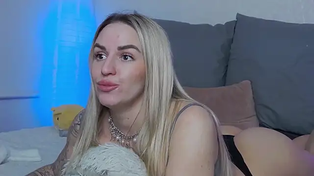 Snapshot of SofiJames chatting on 03-08-25, 06:21 SofiJames online show from 03-08-25, 06:21