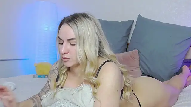 Snapshot of SofiJames chatting on 03-12-25, 07:13 SofiJames online show from 03-12-25, 07:13