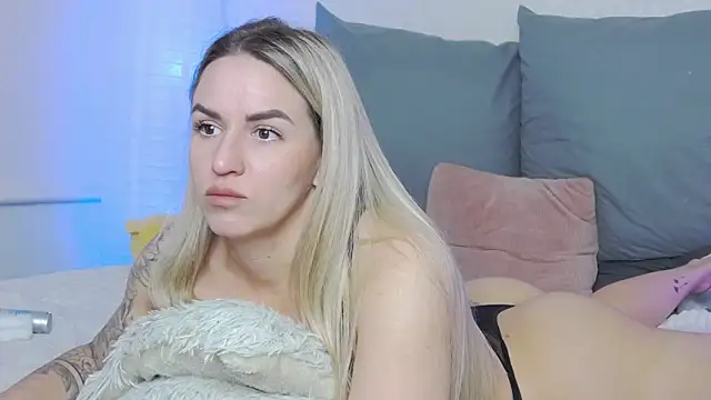 Snapshot of SofiJames chatting on 03-22-25, 06:33 SofiJames online show from 03-22-25, 06:33