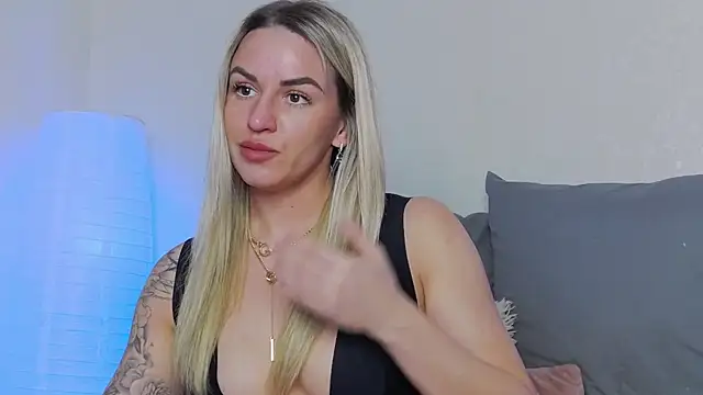 Snapshot of SofiJames chatting on 03-23-25, 06:26 SofiJames online show from 03-23-25, 06:26