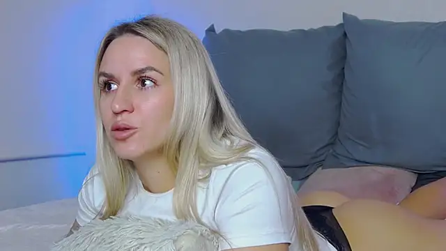 SofiJames online show from 10-26-25, 07:03