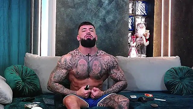 Snapshot of masterkingofmusclee chatting on 12-02-24, 09:45 masterkingofmusclee online show from 12-02-24, 09:45