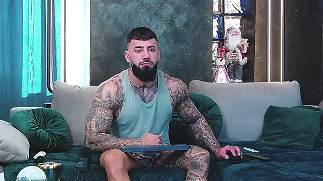 Snapshot of masterkingofmusclee chatting on 12-12-24, 09:40 masterkingofmusclee online show from 12-12-24, 09:40