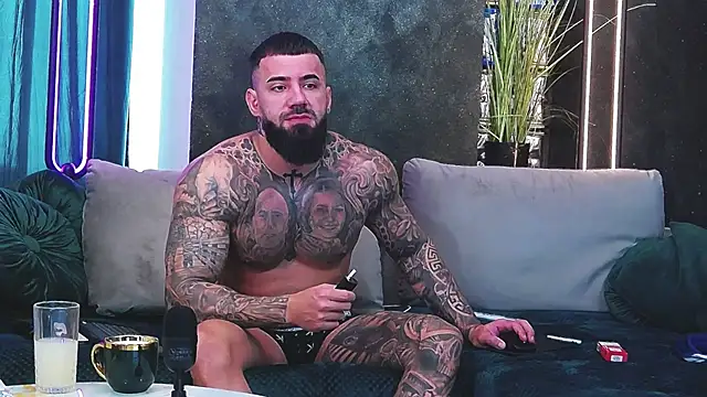 Snapshot of masterkingofmusclee chatting on 01-07-25, 08:45 masterkingofmusclee online show from 01-07-25, 08:45