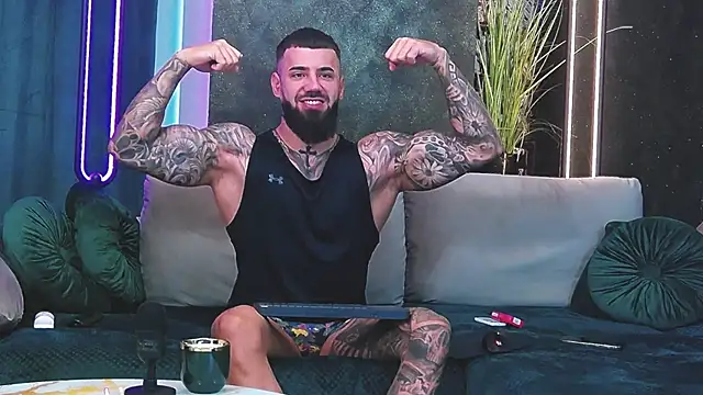 Snapshot of masterkingofmusclee chatting on 01-08-25, 06:20 masterkingofmusclee online show from 01-08-25, 06:20