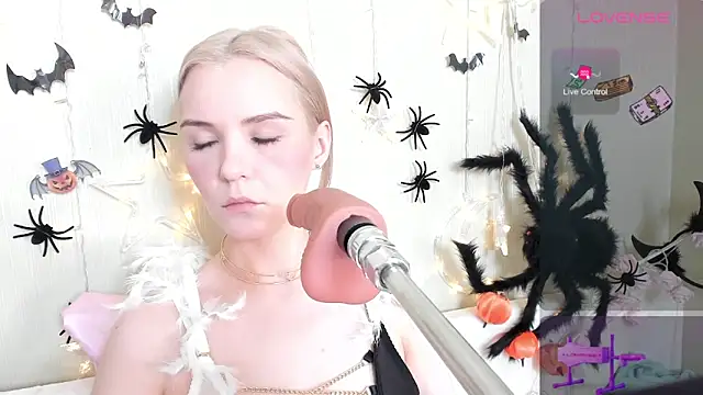 Kaya Devis online show from 10-28-25, 04:27