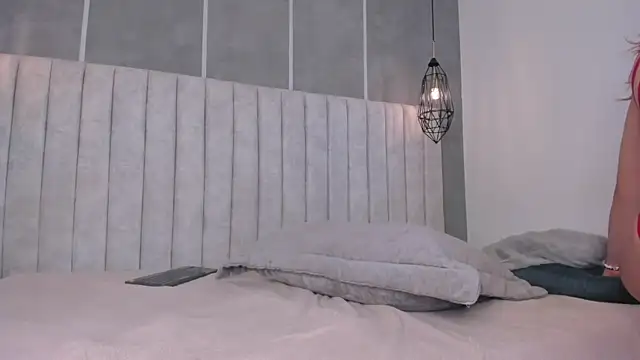 Snapshot of chloe_d chatting on 01-04-25, 10:16 chloe d online show from 01-04-25, 10:16