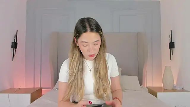 chloe d online show from 06-16-26, 07:49
