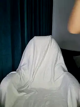 Snapshot of Flower_Pow3r chatting on 11-04-25, 06:01 Flower Pow3r online show from 11-04-25, 06:01