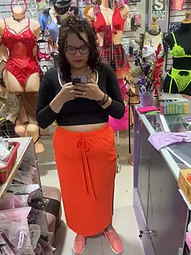 Snapshot of ROSALIALUCY chatting on 01-14-25, 07:43 ROSALIALUCY online show from 01-14-25, 07:43