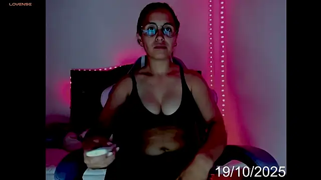 lady hana28 online show from 11-19-25, 12:16