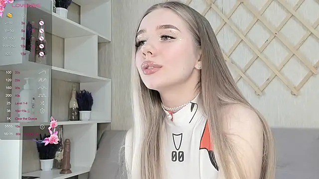 Snapshot of AutoBaby chatting on 02-25-25, 09:20 AutoBaby online show from 02-25-25, 09:20