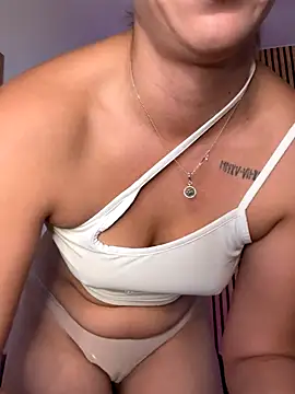 sofiah  online show from 11-18-25, 04:44