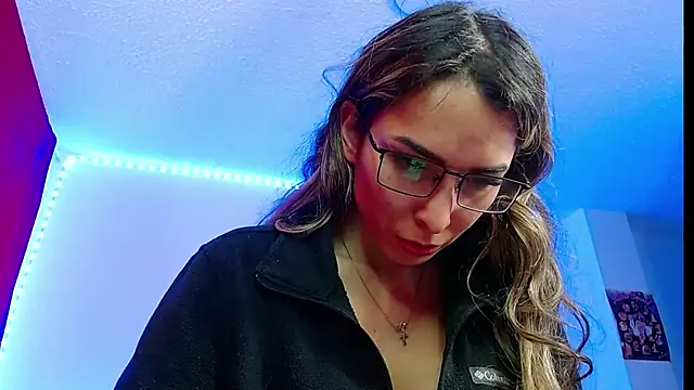 Snapshot of Niky_777 chatting on 03-18-25, 07:42 Niky 777 online show from 03-18-25, 07:42