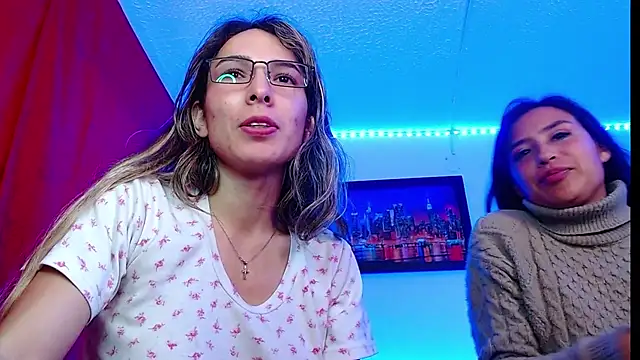 Snapshot of Niky_777 chatting on 03-22-25, 10:15 Niky 777 online show from 03-22-25, 10:15