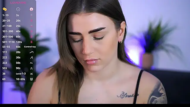 AishaCarter online show from 10-11-25, 05:33