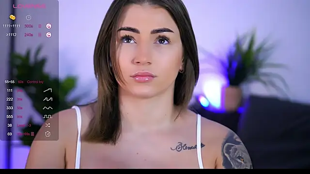 AishaCarter online show from 10-17-25, 05:04