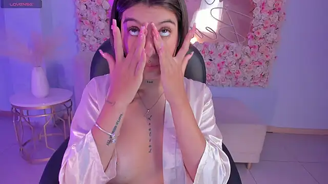 AlessiaCorleone  online show from 12-12-24, 11:03