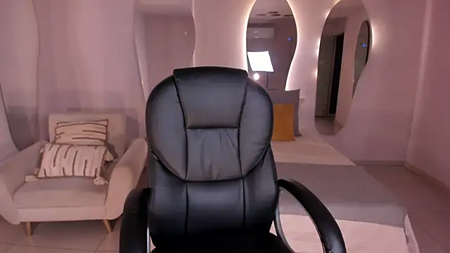 AlessiaCorleone  online show from 12-21-24, 06:34