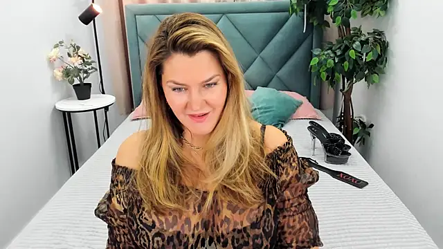 Snapshot of Adele_Russo chatting on 09-14-25, 04:17 Adele Russo online show from 09-14-25, 04:17