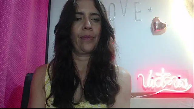 Snapshot of Victoria_meester chatting on 03-04-25, 11:00 Victoria meester online show from 03-04-25, 11:00