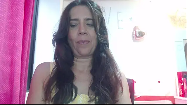 Snapshot of Victoria_meester chatting on 03-11-25, 09:26 Victoria meester online show from 03-11-25, 09:26